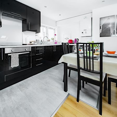 Charming London Home, Opp Arnos Grove Underground Station, Parking New Southgate ภายนอก รูปภาพ