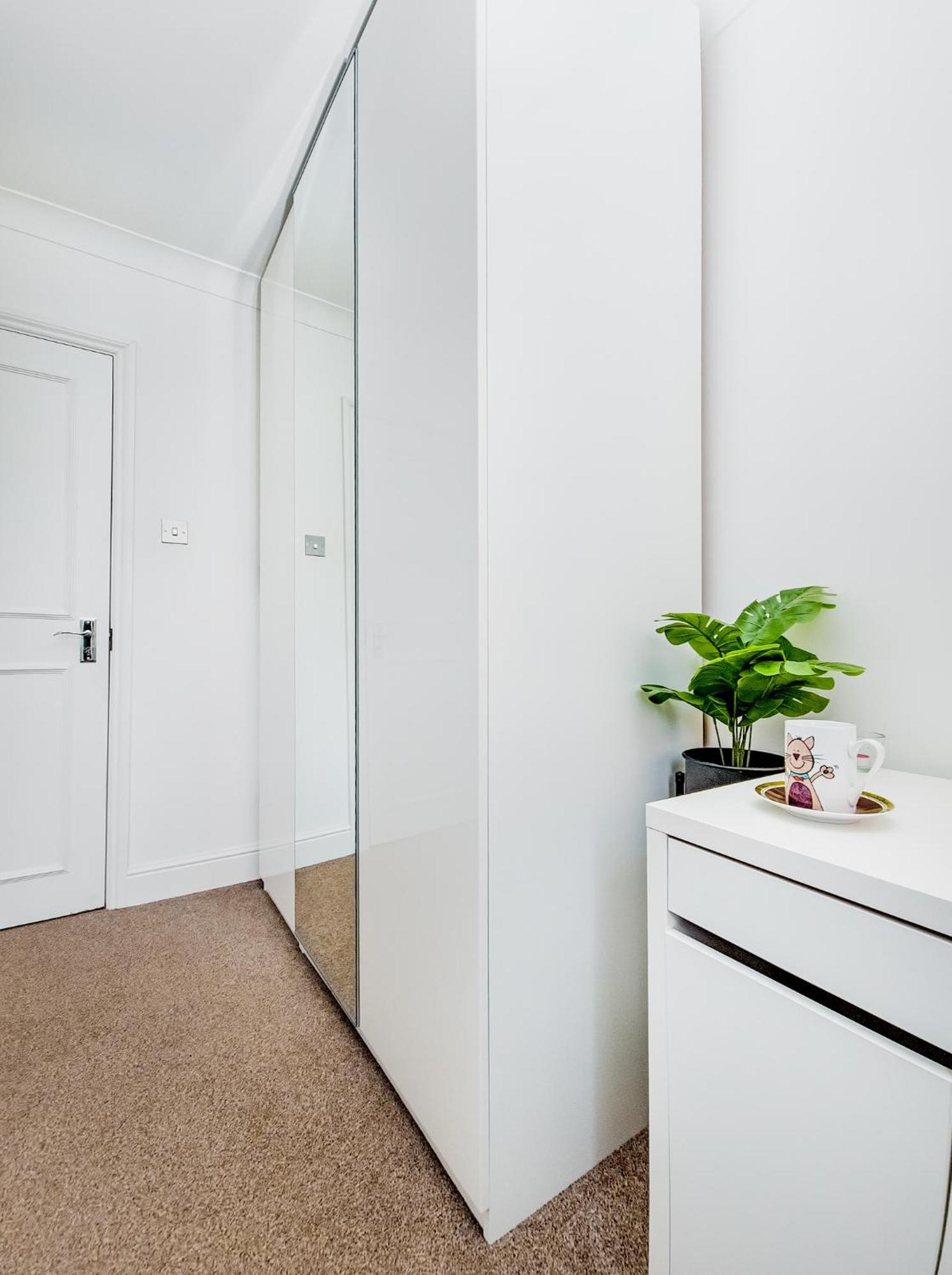 Charming London Home, Opp Arnos Grove Underground Station, Parking New Southgate ภายนอก รูปภาพ