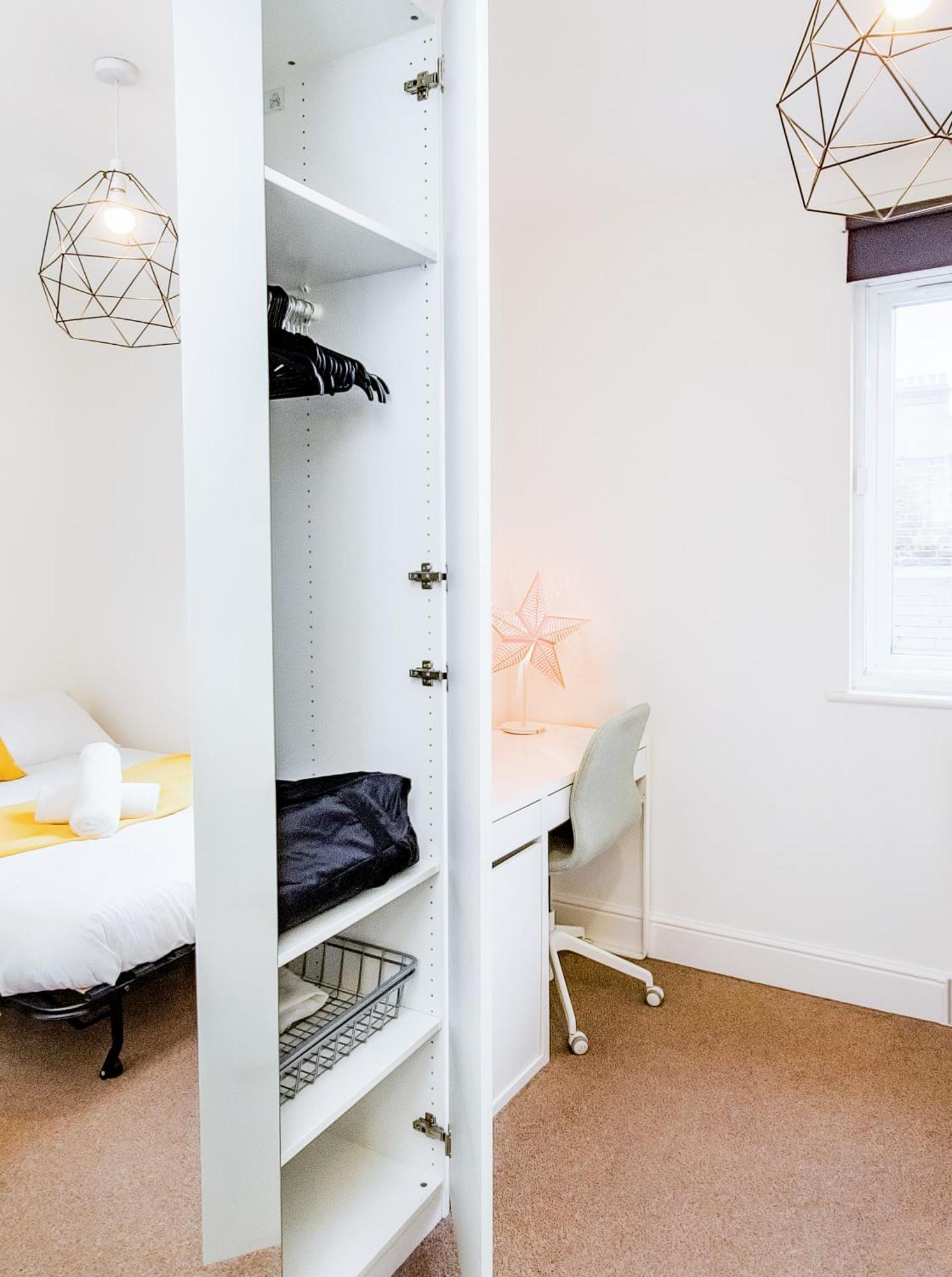 Charming London Home, Opp Arnos Grove Underground Station, Parking New Southgate ภายนอก รูปภาพ
