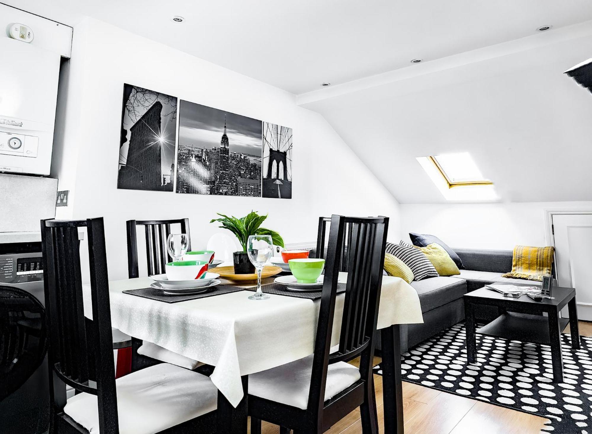 Charming London Home, Opp Arnos Grove Underground Station, Parking New Southgate ภายนอก รูปภาพ