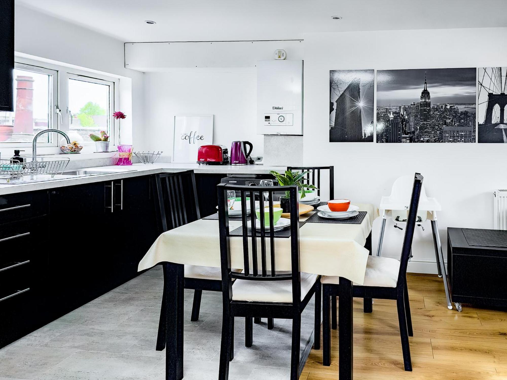 Charming London Home, Opp Arnos Grove Underground Station, Parking New Southgate ภายนอก รูปภาพ