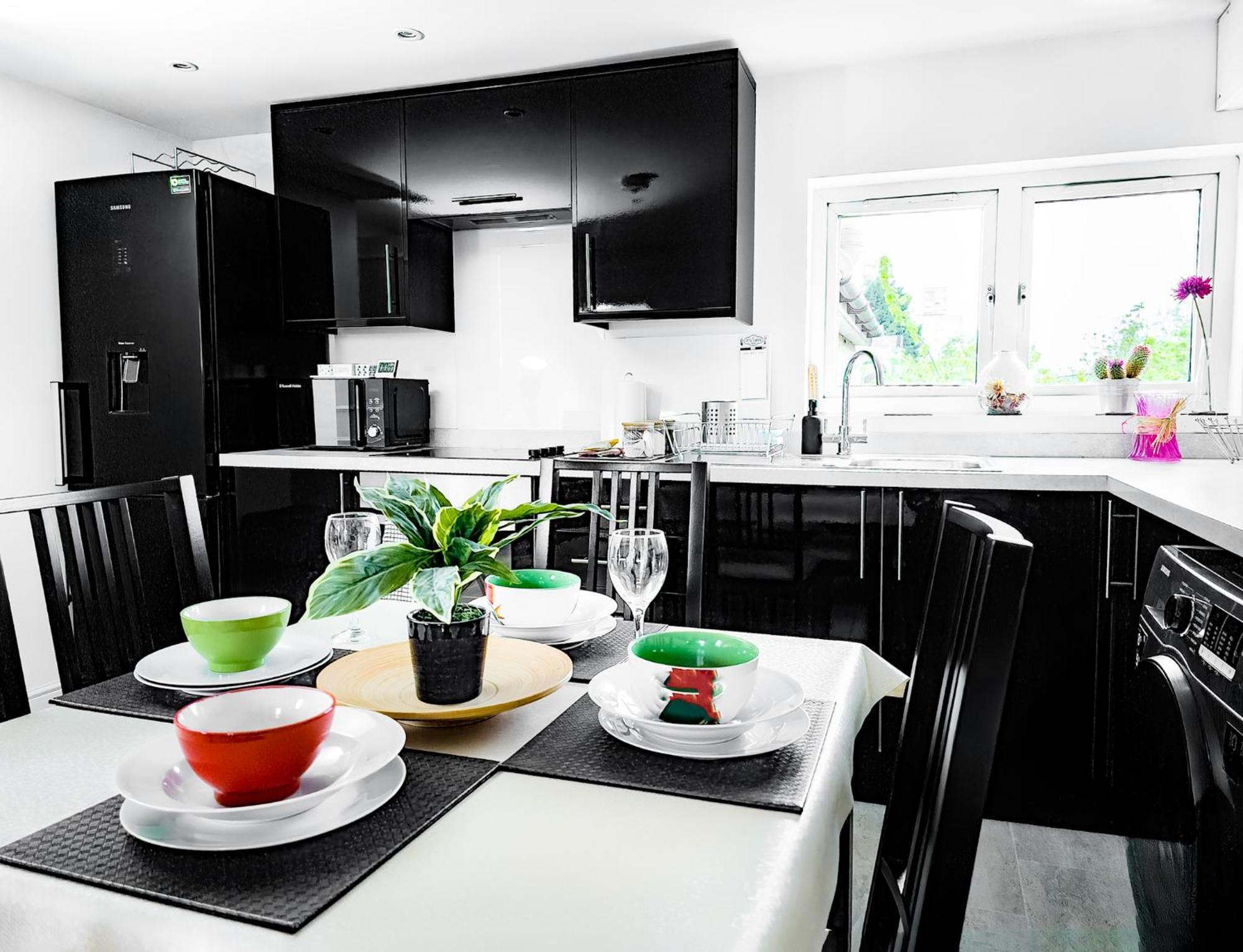 Charming London Home, Opp Arnos Grove Underground Station, Parking New Southgate ภายนอก รูปภาพ