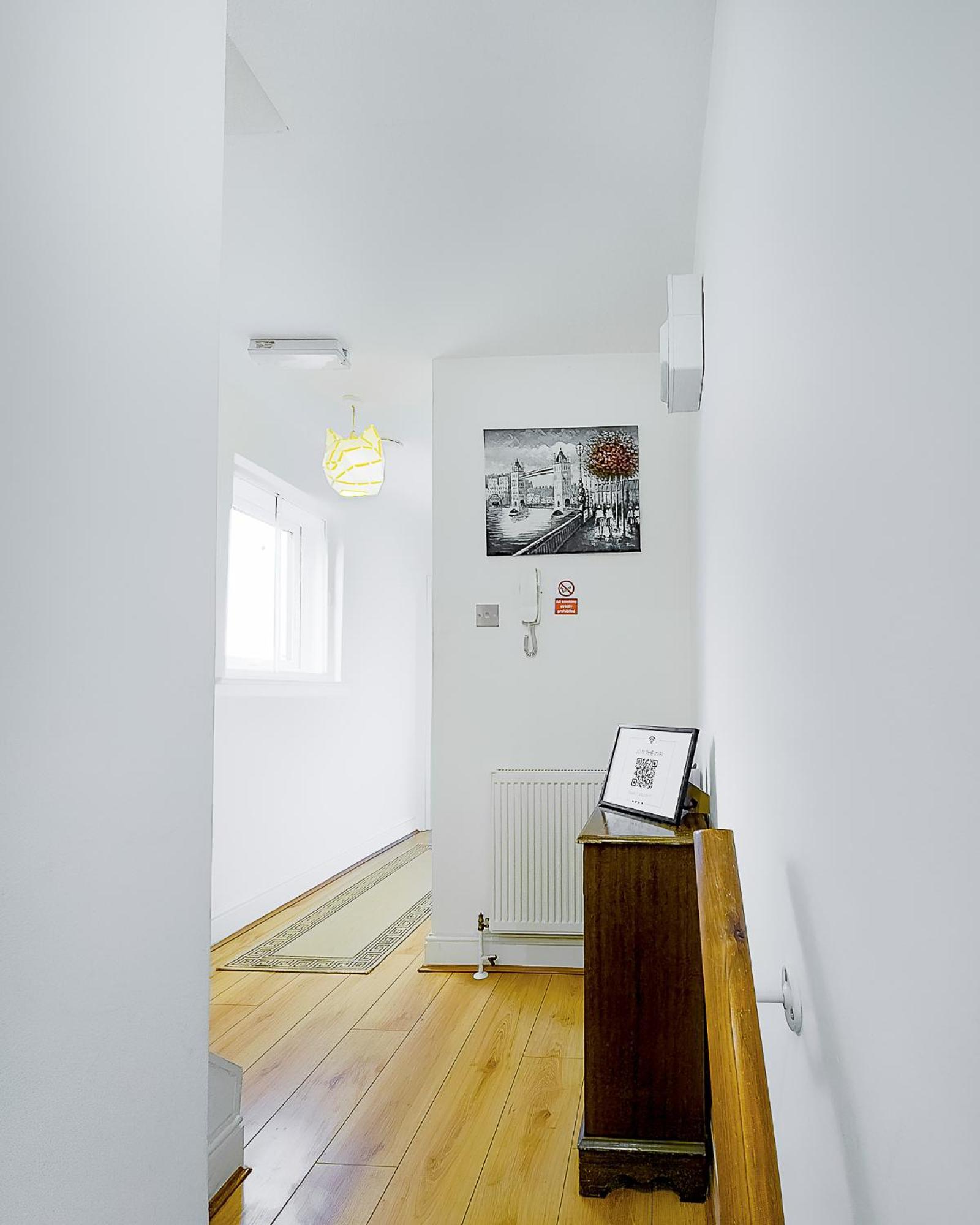 Charming London Home, Opp Arnos Grove Underground Station, Parking New Southgate ภายนอก รูปภาพ
