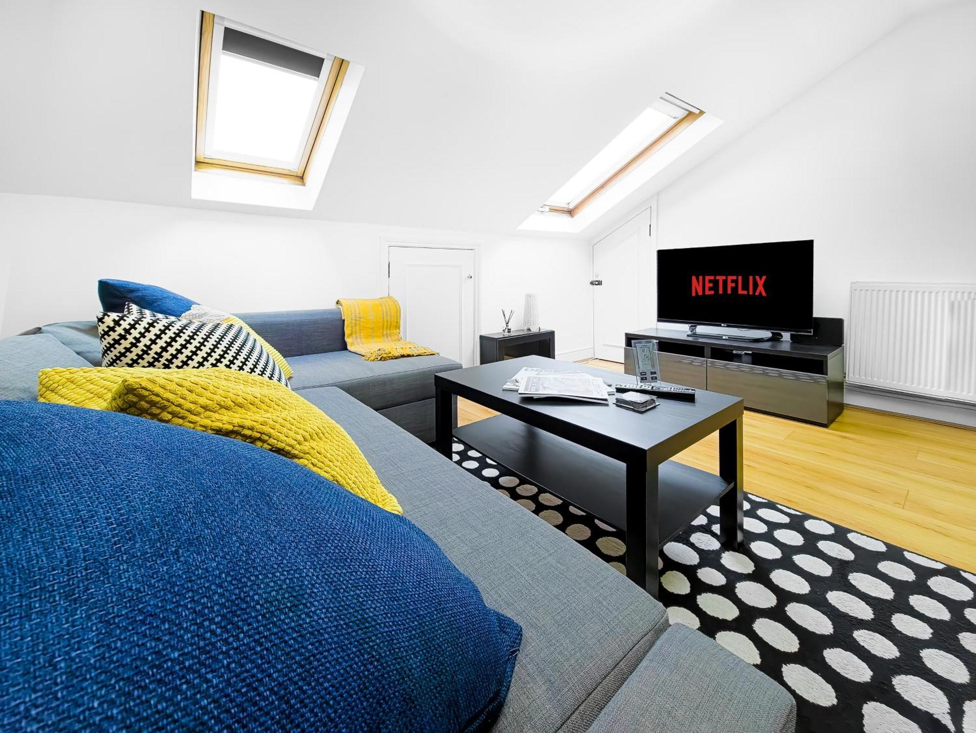 Charming London Home, Opp Arnos Grove Underground Station, Parking New Southgate ภายนอก รูปภาพ